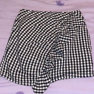 Small Lulu’s Black/White Checkered Lined Skirt
